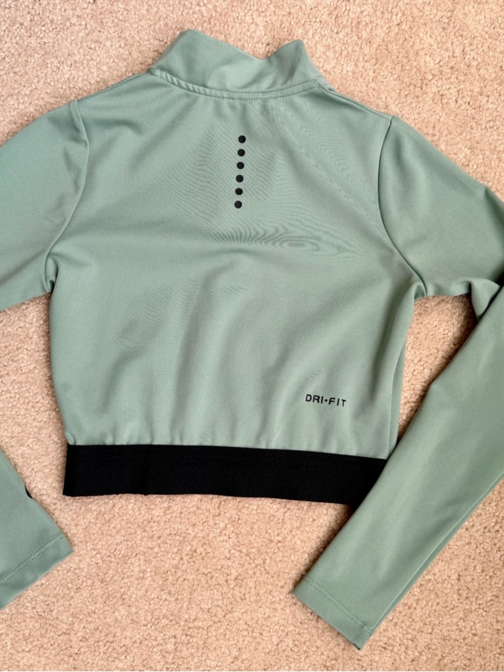 Nike Green Half-Zip Long-Sleeve Crop Top with Black Trim - Picture 6 of 7